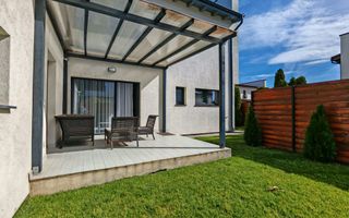 Casă de închiriat în Șelimbăr – 110 mp | 3 dormitoare | Curte amenajată - Poză 2