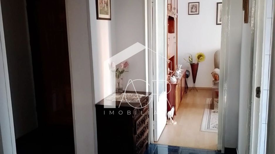 Apartament cu 3 camere, decomandat, zona Republicii - Poză 7