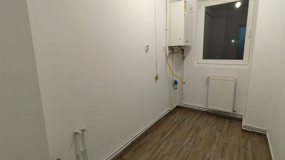 Garsonieră decomandată renovată recent 31 M² zona Lenin - Poză 3