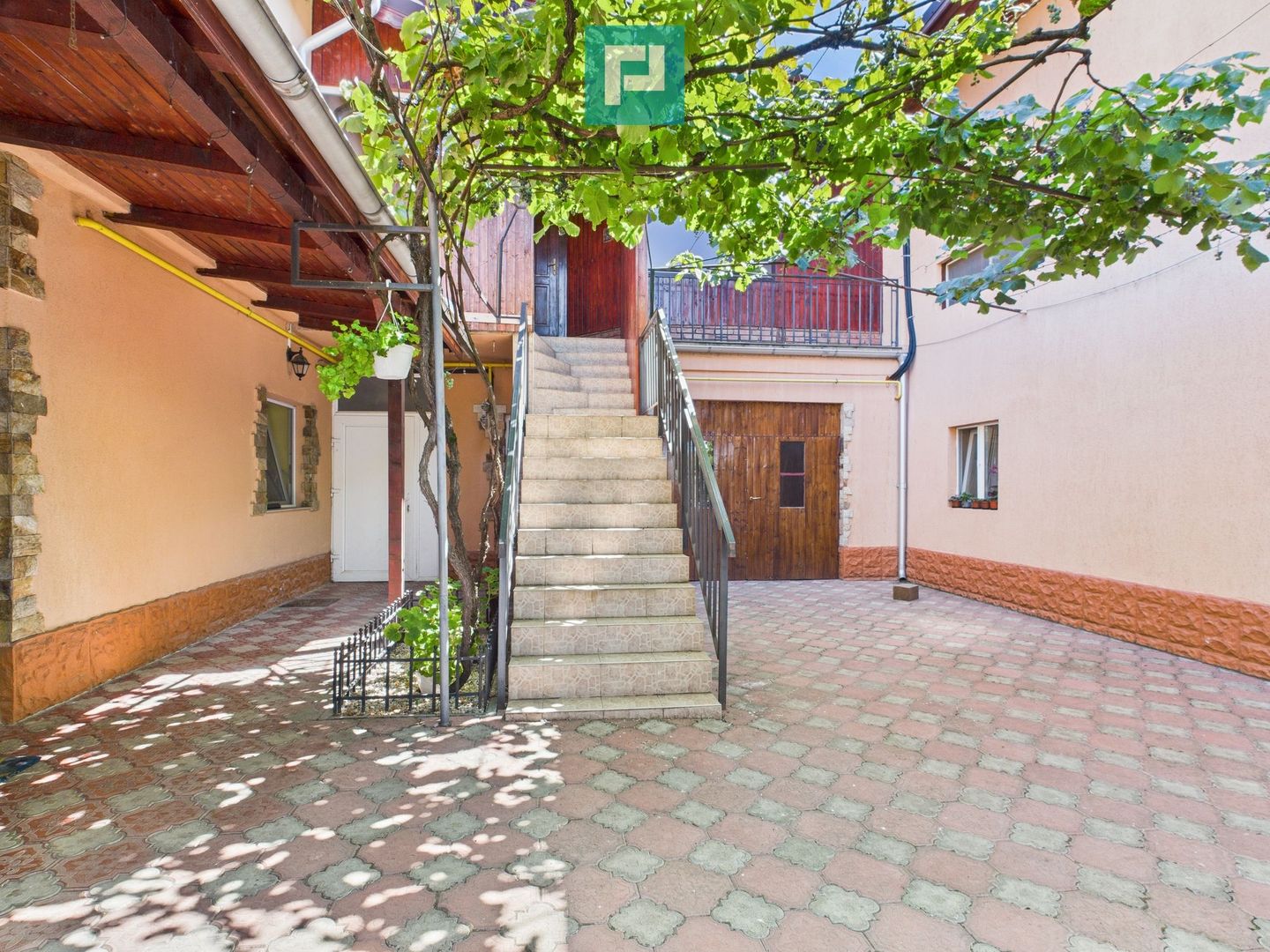 Casă și clădire de apartamente la Orțișoara - Poză 49