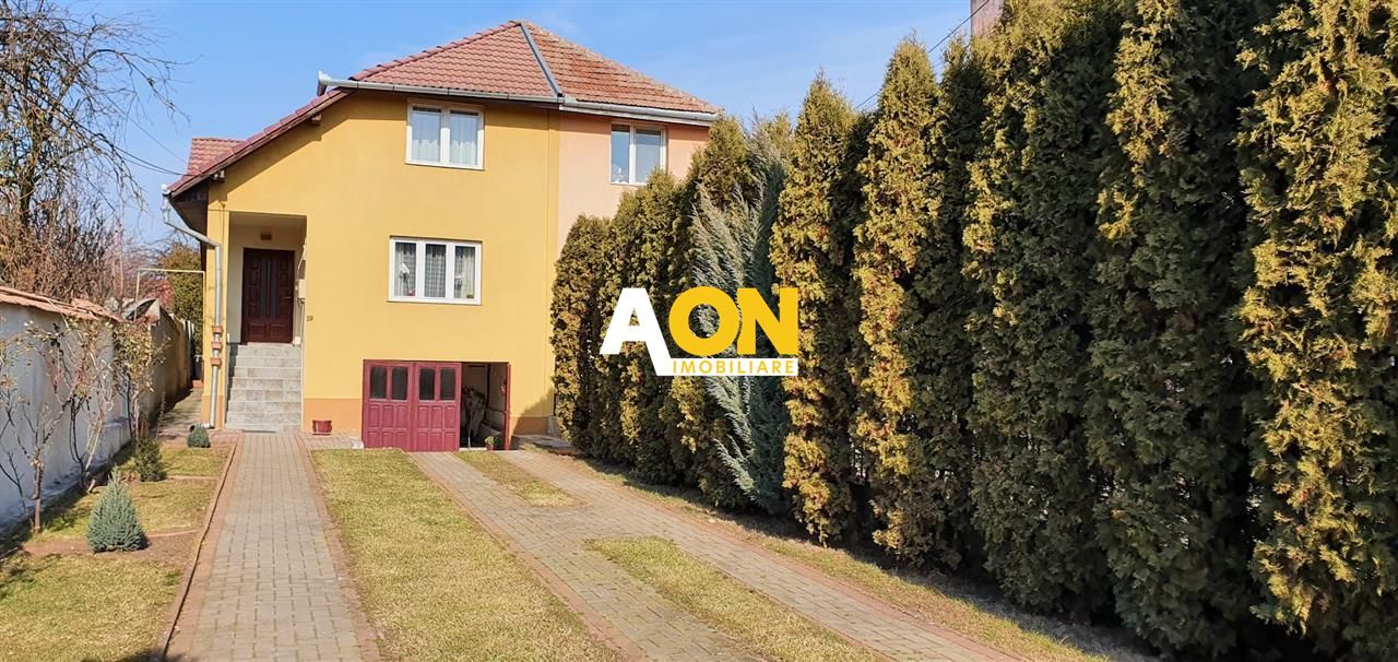 1/2 Duplex 4 camere cu garaj 462 mp teren la asfalt zona Centru - Poză 1
