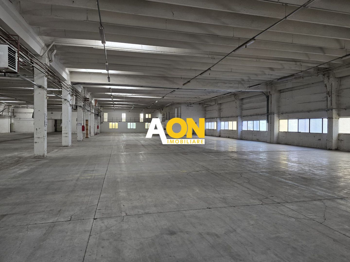 Hala 2750mp Utili Zona Centrala, 2800mp Teren - Poză 1