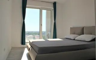 Modern amenajat, zona de nord - Campeador. - Poză 13