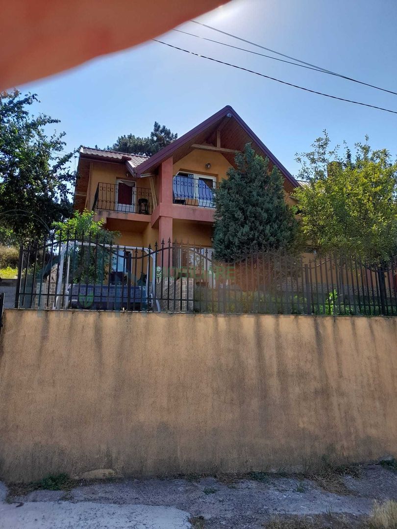 Vilă de închiriat în Bucium, vis-a-vis de Lidl – 4 camere, mobilată, 800 euro/lună - Poză 2