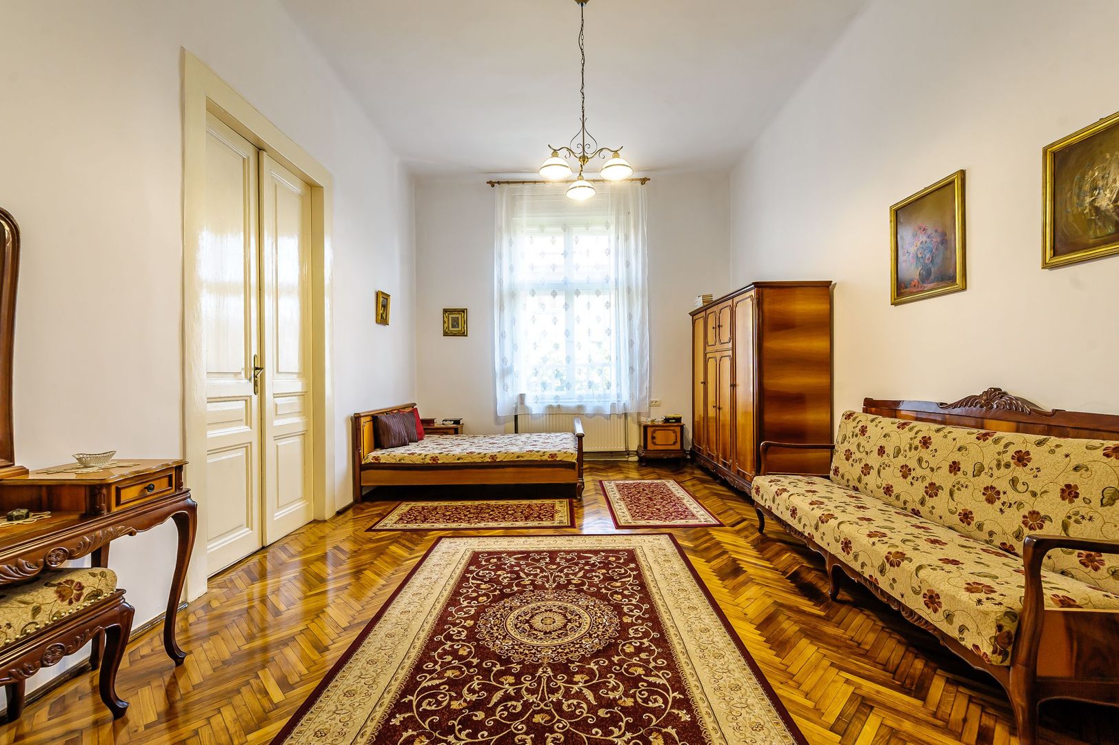 Apartament cu 4 camere zonă ultracentrală - Poză 1