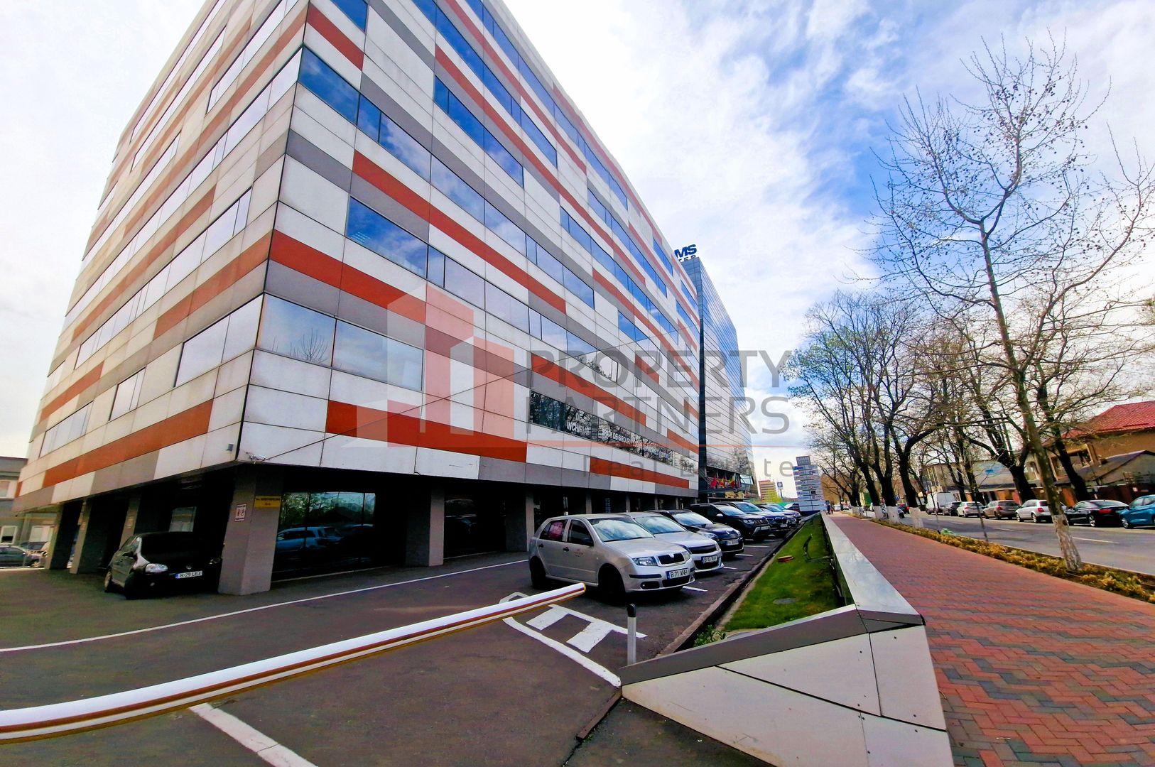 Spatiu comercial stradal - 686.35mp - Pretabil showroom / medical - Poză 1
