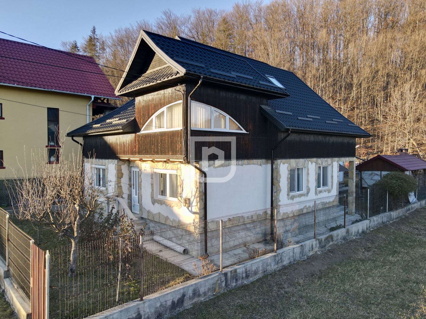 Casa de vacanta spatioasa de vanzare 6 dormitoare in Gura Humorului - Poză 1