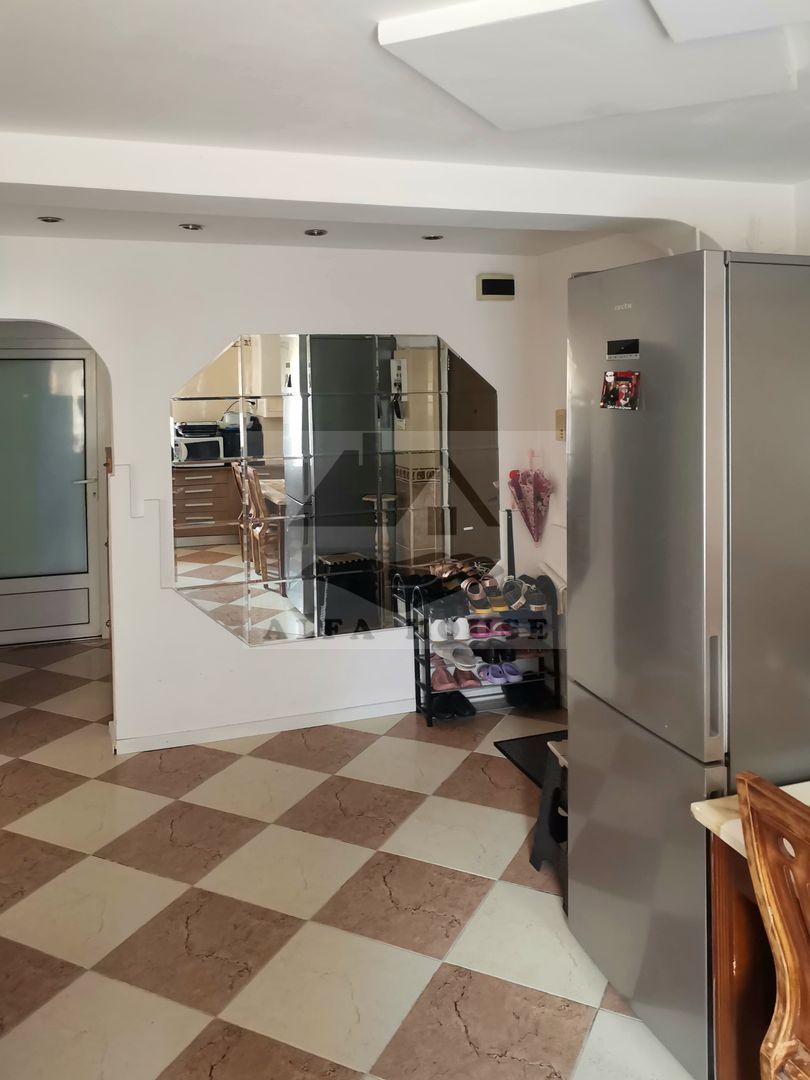Apartament cu trei camere, zona Racadau 74 mp - parcul Trandafirilor - Poză 8