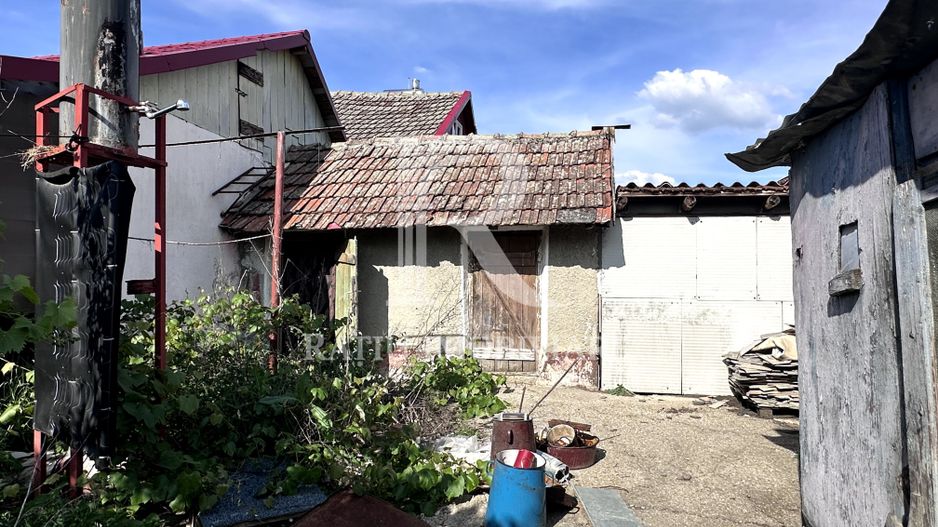 Casa cu anexe si pivniță | Teren intravilan generos | Sannicolau Roman - Poză 15