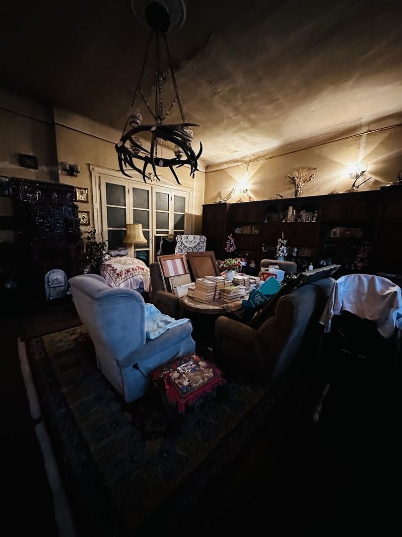 Casa ULTRACENTRAL singur in curte - Poză 5