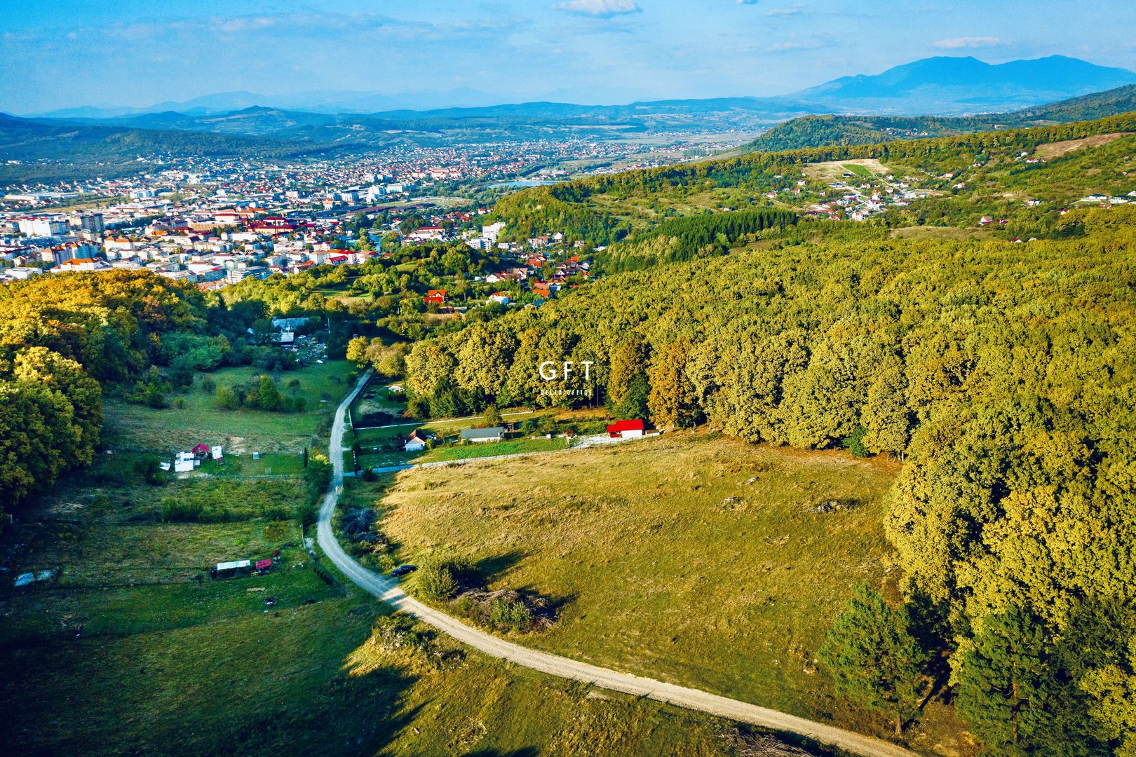 Teren , sub liziera padurii. Str. Tabara, 7 min. de Centru Pietonal - Poză 3