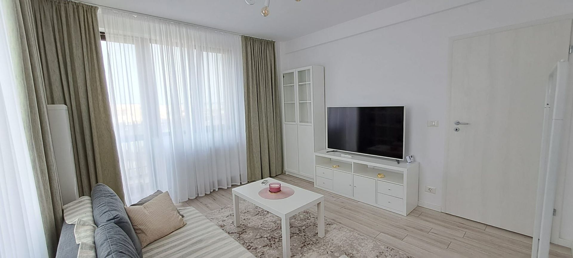 Prel. Ghencea, Cartier Latin / Bragadiru, 2 camere + terasa + parcare - Poză 2