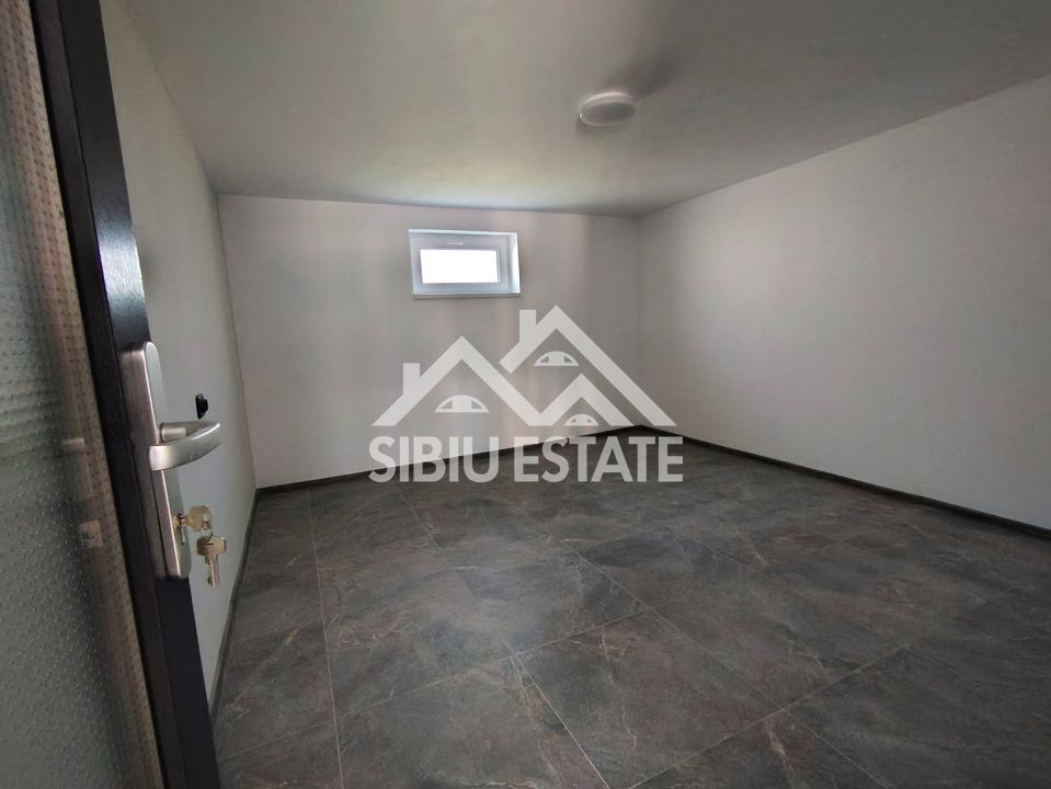 Casa Sibiu, intrare Selimbar, garaj, pivnita, curte mare - Poză 13