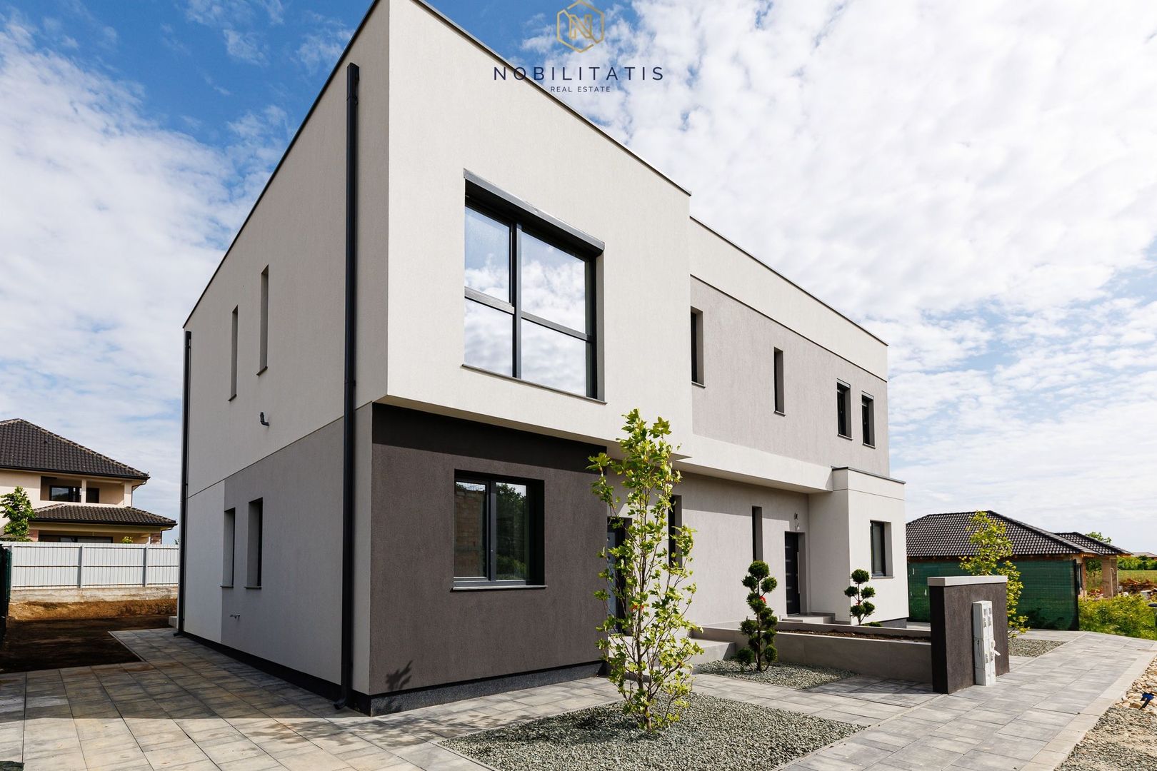 Duplex de vanzare la liziera padurii - 130 mp, 4 bai & 4 dormitoare - Poză 1