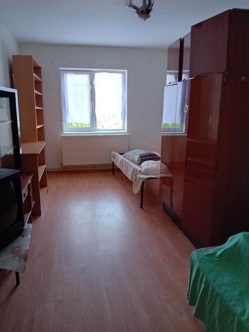 PROPRIETATE P+P1 CU 10 CAMERE – DE ÎNCHIRIAT SAU DE VÂNZARE - Poză 8