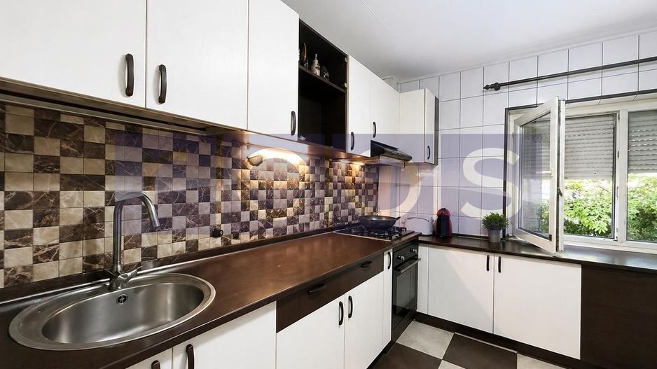 Apartament de vanzare 2 camere mobilat utilat lux Decebal loc parcare - Poză 6