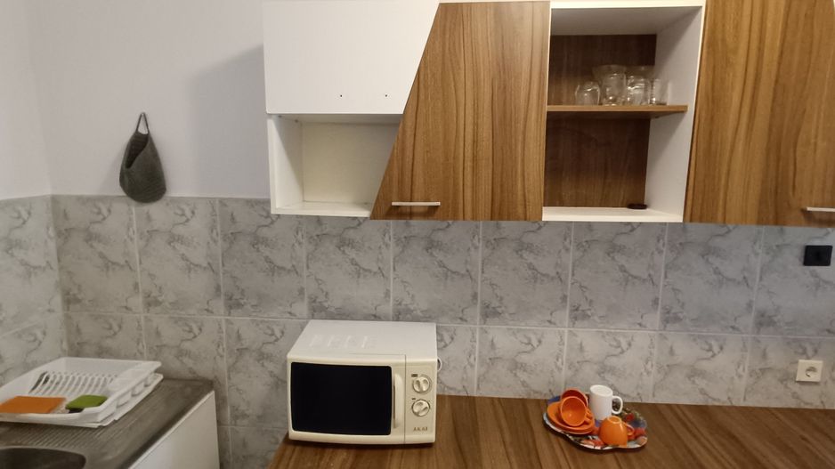 Apartament de închiriat la curte comună chiar în Complexul Studențesc - Poză 2