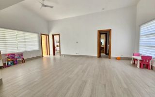 Vilă modernă de lux cu piscină privată - Poză 11