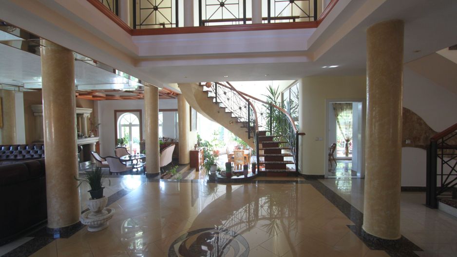 Casă / Vilă cu 8 camere de vânzare în zona Semicentral - Poză 43