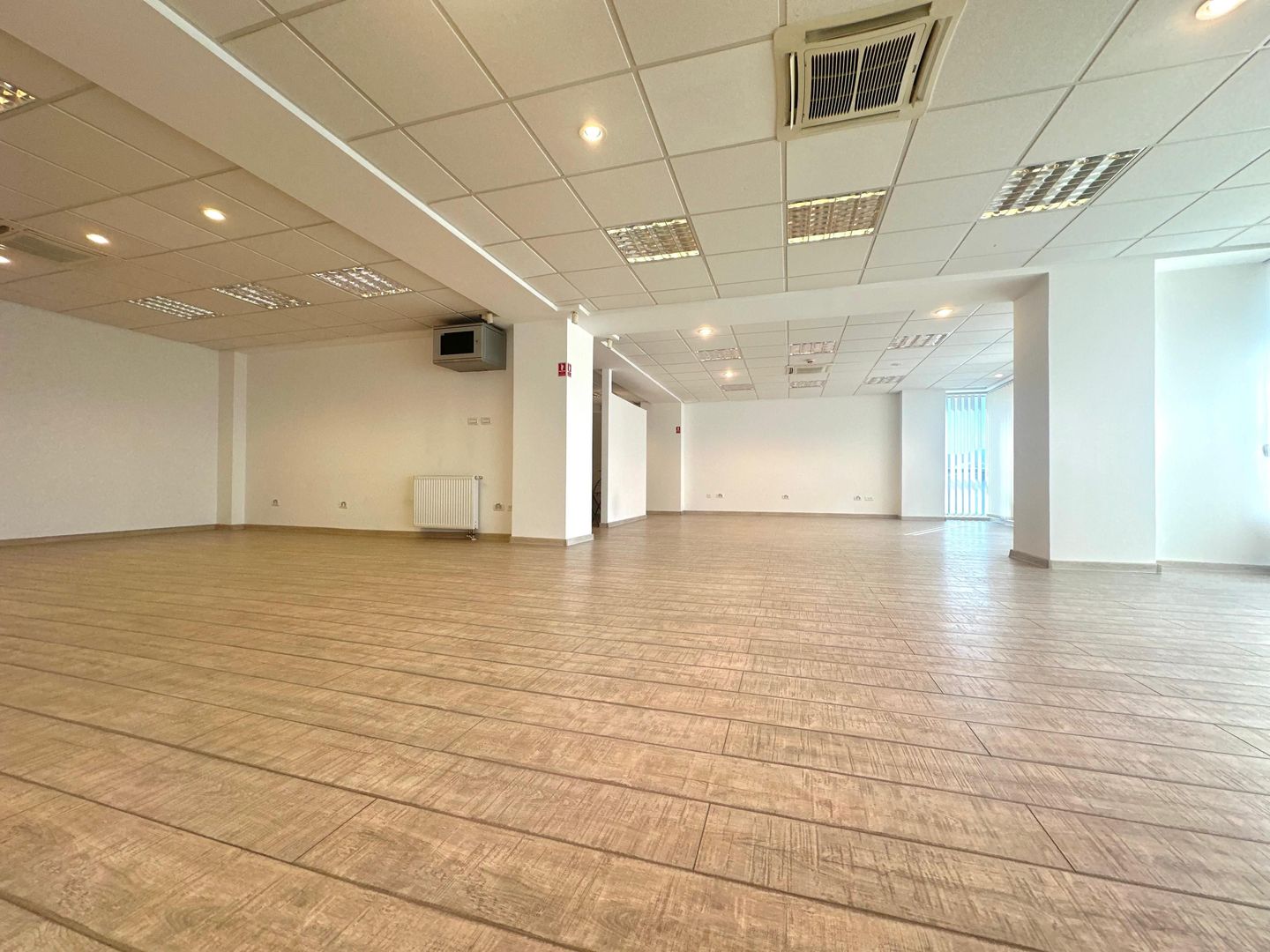 Spațiu birouri open space, 120 mp - Poză 1