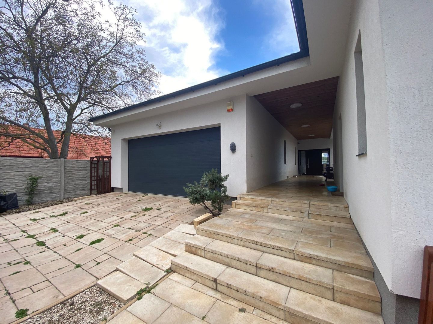 CAsA pe parter formată din 2 corpuri zona Ghiroda - Poză 1