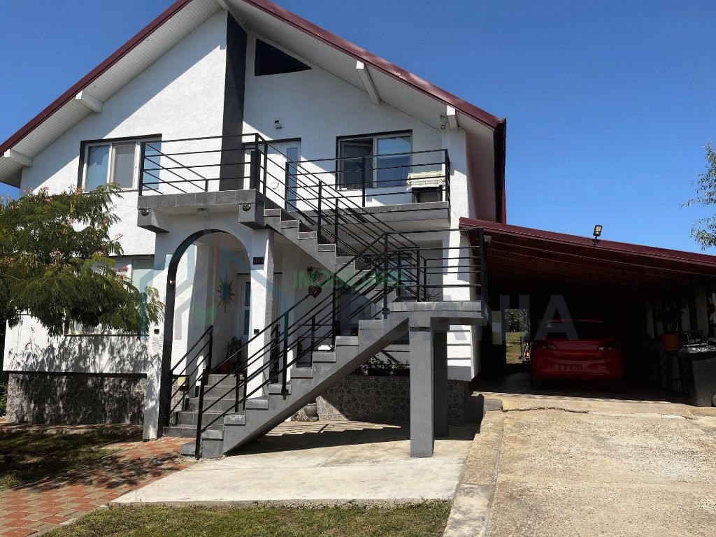 Casă de familie în Dorobant, zonă metropolitană, 253 mp, P+M+Pod, 2 apartamente decomandate, 2012 - Poză 1