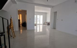 Duplex spatios cu garaj si pereti dublii - Poză 4