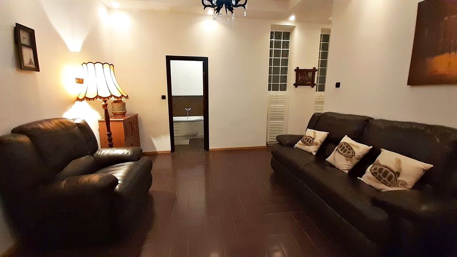 Apartament  deosebit-Piata Unirii,  apartament in casa  4 camere, 2 bai. - Poză 3