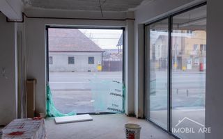 Spatiu comercial cu front stradal in locatie intens circulata - Poză 3
