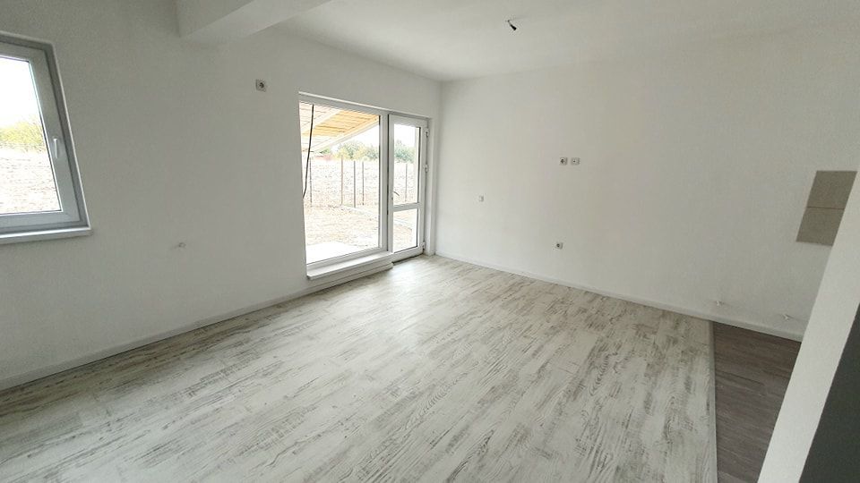 Case noi și ieftine, pe lacul Crevedia. - Poză 6