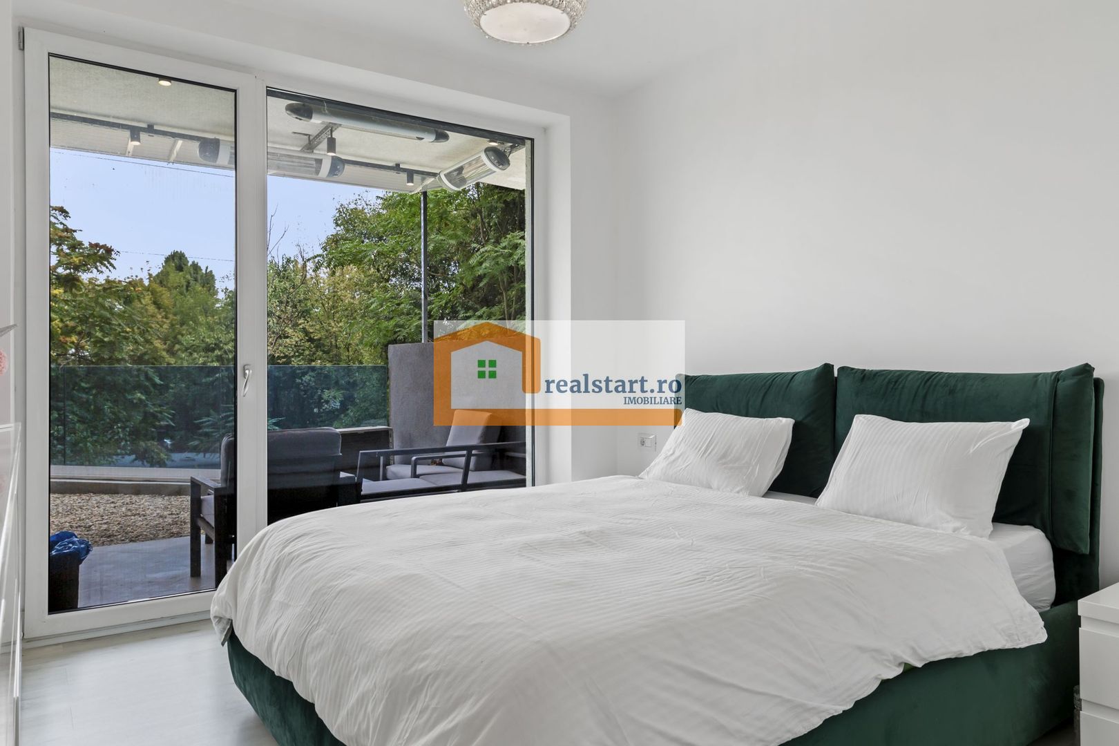 Parter Inalt, Terasa 38 mp vedere parc, mobilat si utilat premium - Poză 8