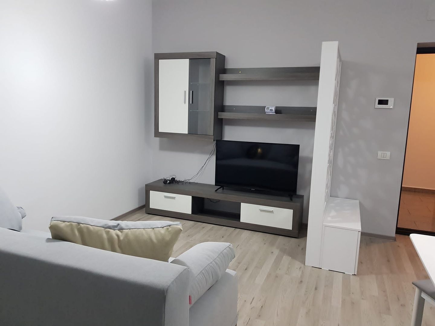 Apartament 2 camere Otopeni central | parter | include parcare - Poză 2