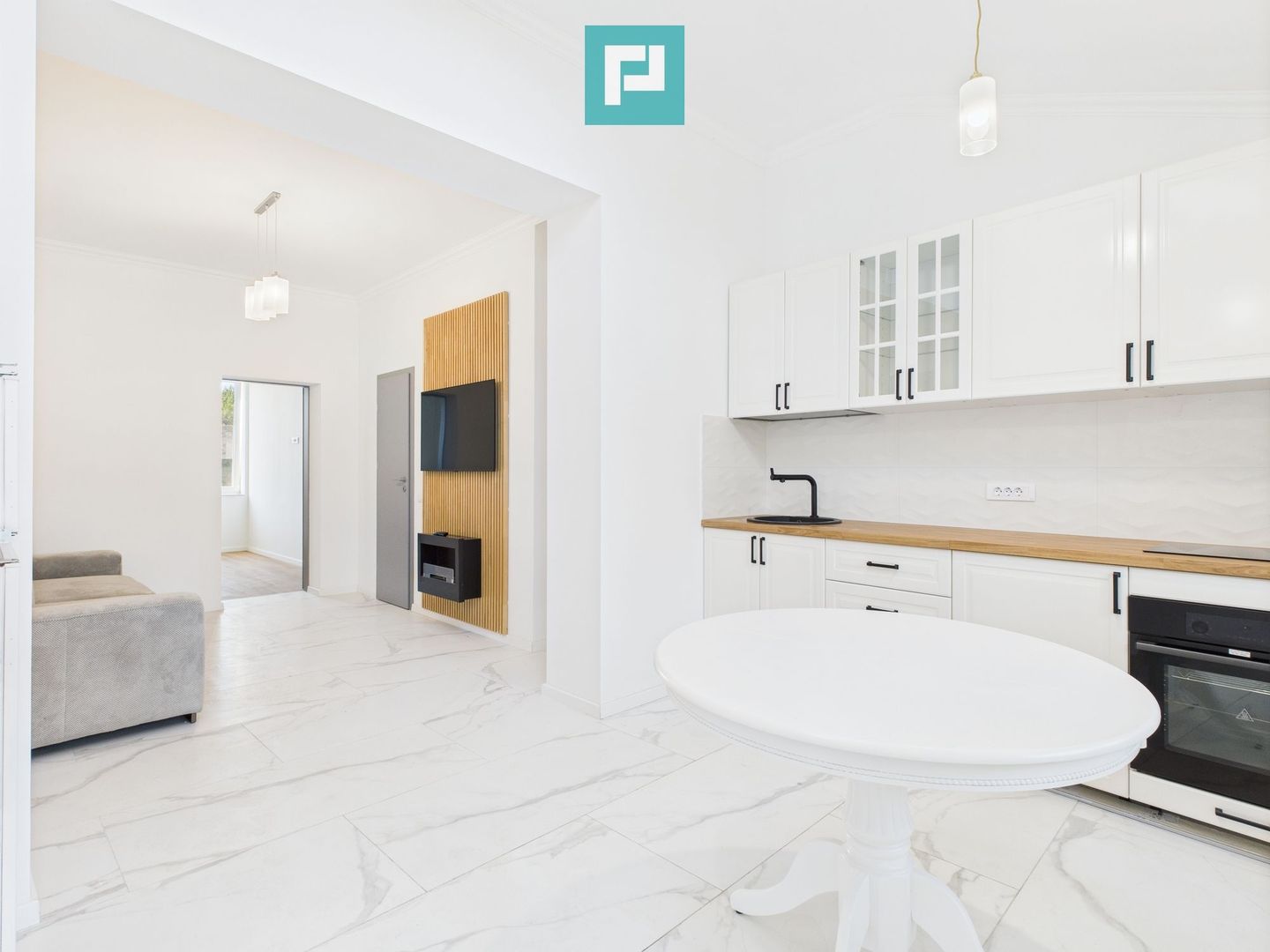 Apartament modern cu 2 camere la curte comună - Poză 1