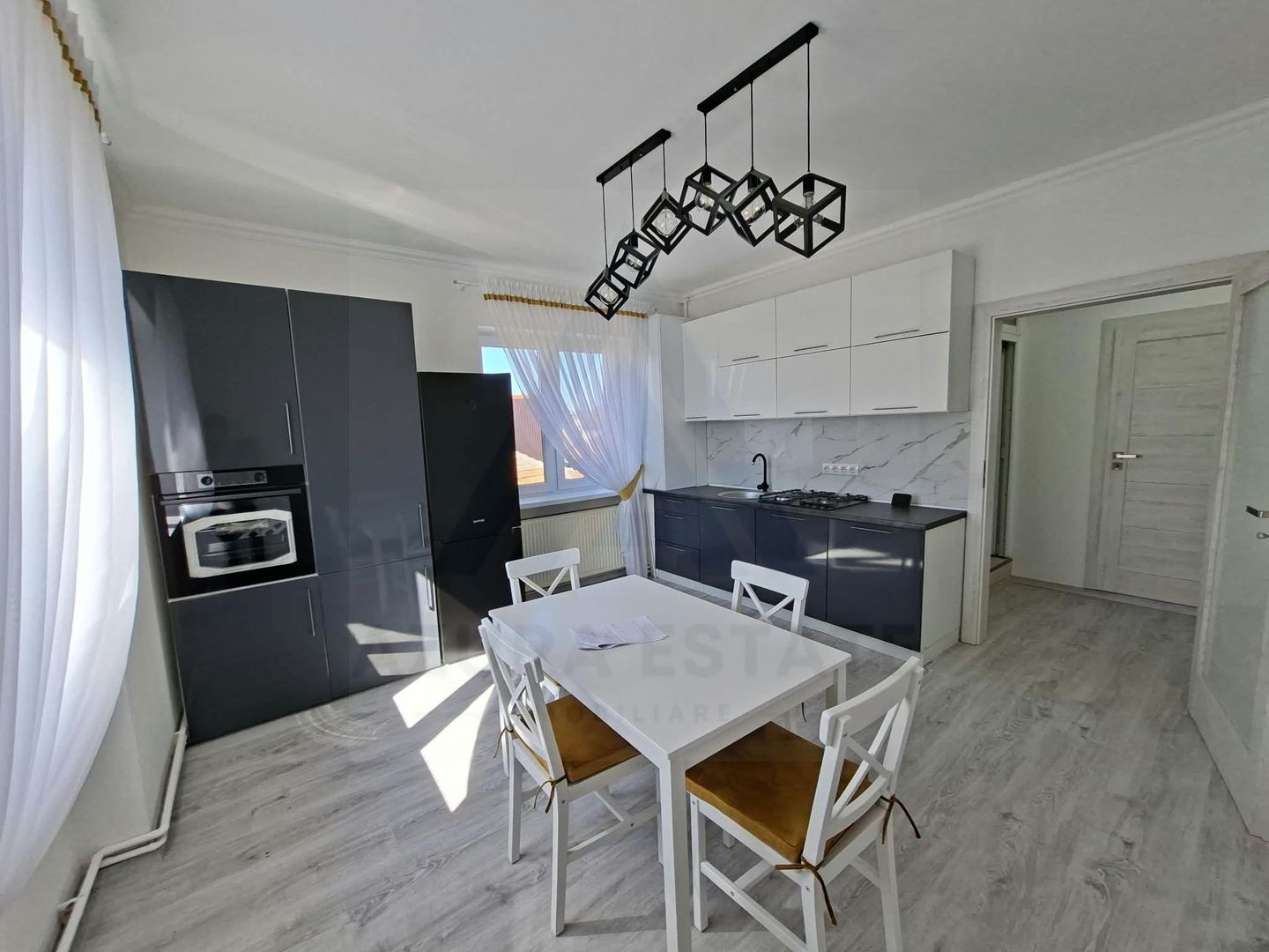 Apartament la casa 110 mp utili etaj 1 pivnita 20 mp zona Trei Stejari - Poză 1