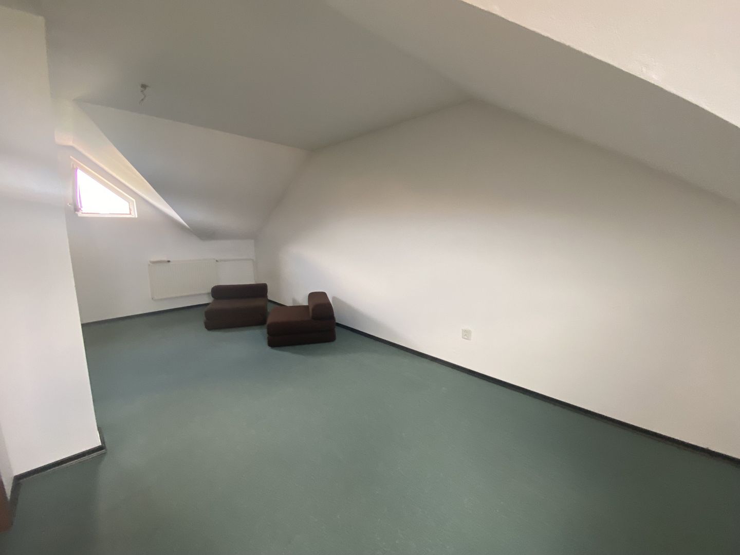 Casa de vânzare/închiriere zona Lunei - Poză 23