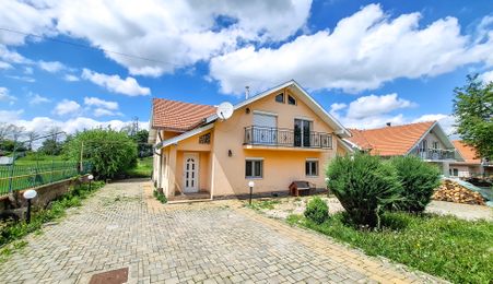 Duplex Zona Linistita Carpinis