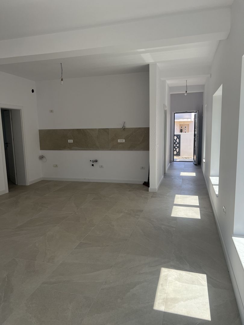 Jumătate de duplex premium, 120 mp utili, teren 256 mp, garaj și 3 dor - Poză 6