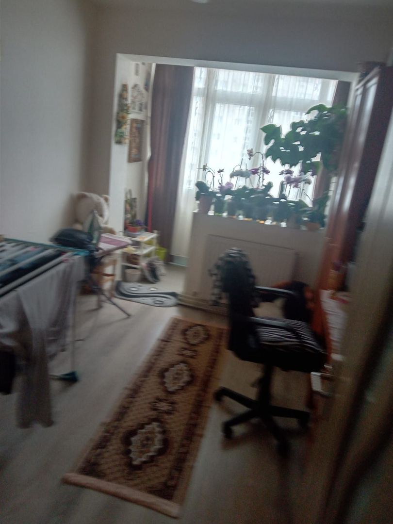 ageuropa.ro vinde ap 3 cam CARAMIDA, 2 wc, zona SOARELUI la etajul 4. - Poză 2