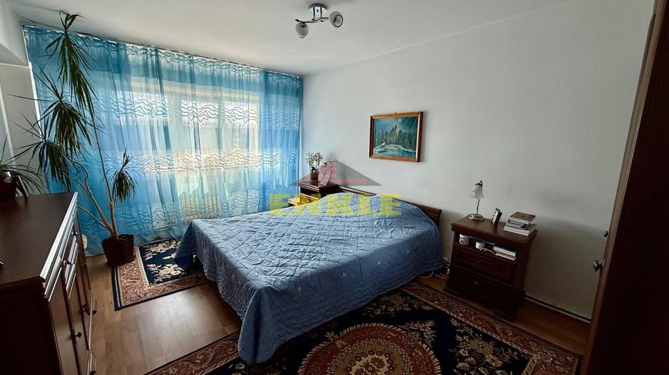 Apartament spațios de vânzare – Zona Școala 16 - Poză 3