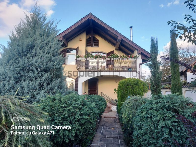 Casa lux cu 5 camere in Rontau - Poză 1