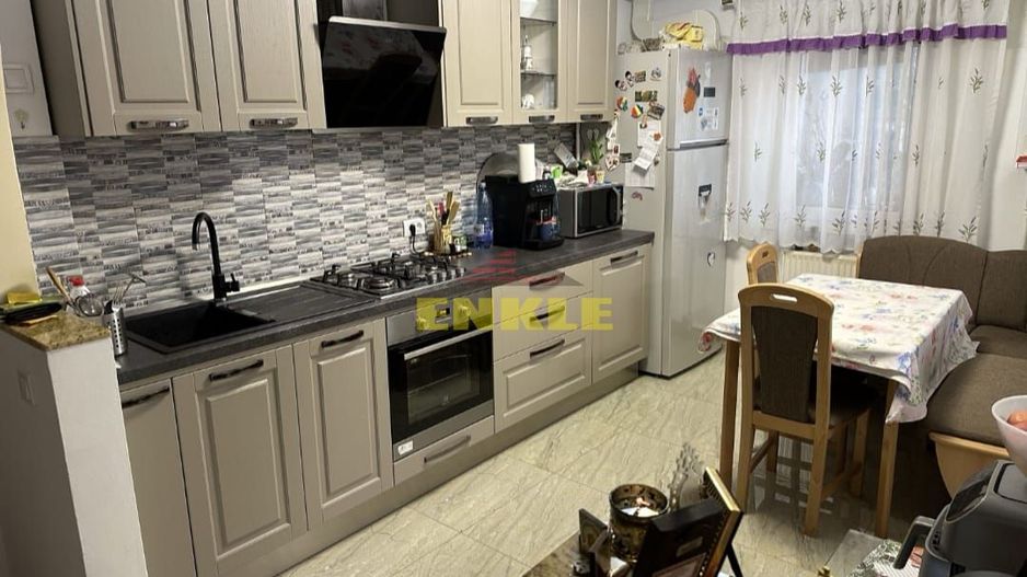 De vanzare apartament cu 3 camere, zona Mall. - Poză 3