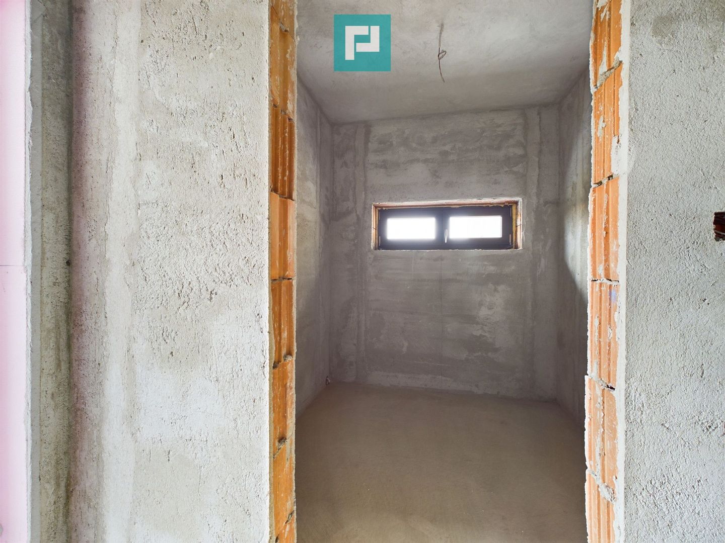 Vilă modernă pe 3 niveluri la gri în Poltura - Poză 24