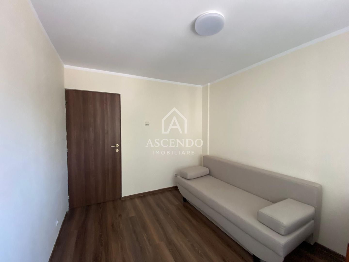 Apartament 4 camere | Etaj 1 | Bulevard principal | Alexandria - Poză 16
