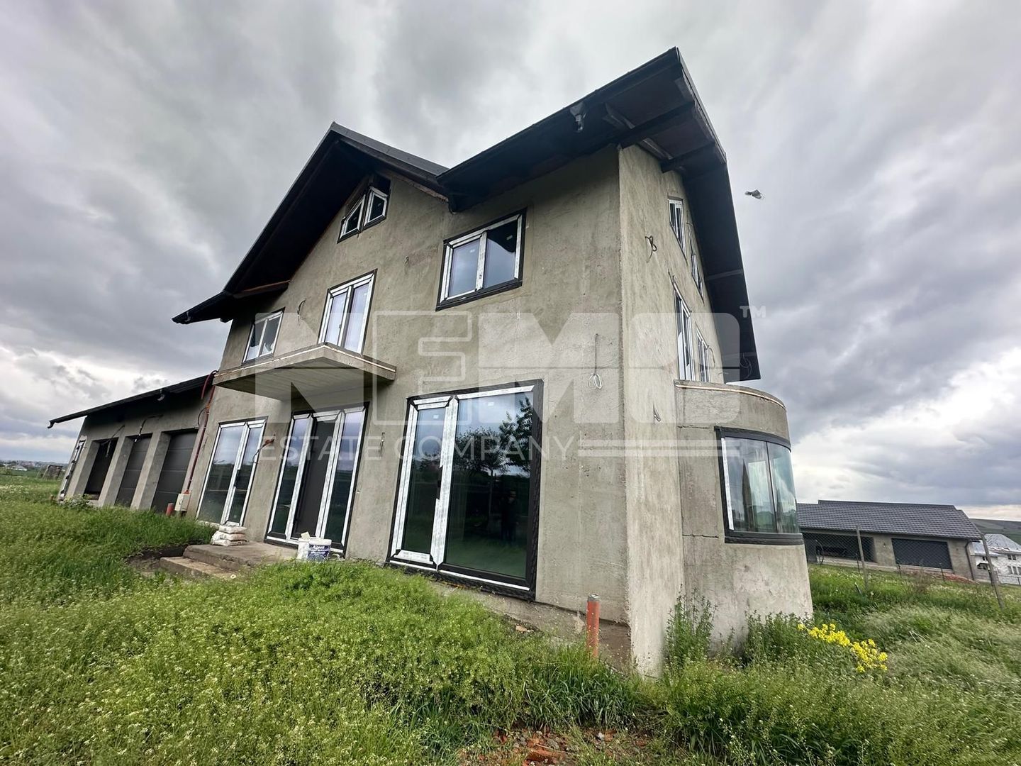 CASĂ LA GRI DE VÂNZARE ÎN MOARA NICA, SUCEAVA | 200.000€ - Poză 1