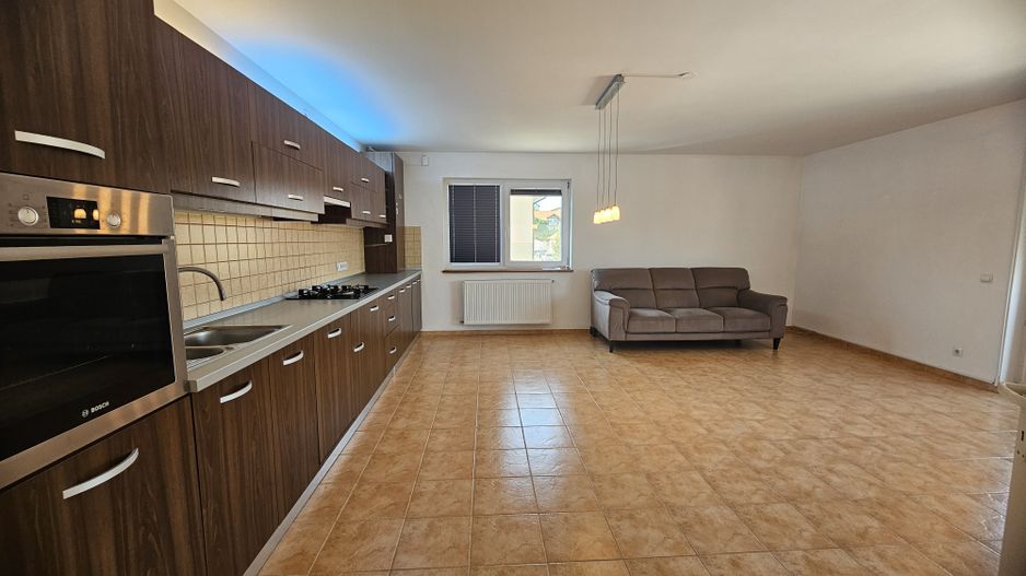 Apartament de inchiriat 6 camere 179 mp Etaj 2 + mansardă - Poză 1