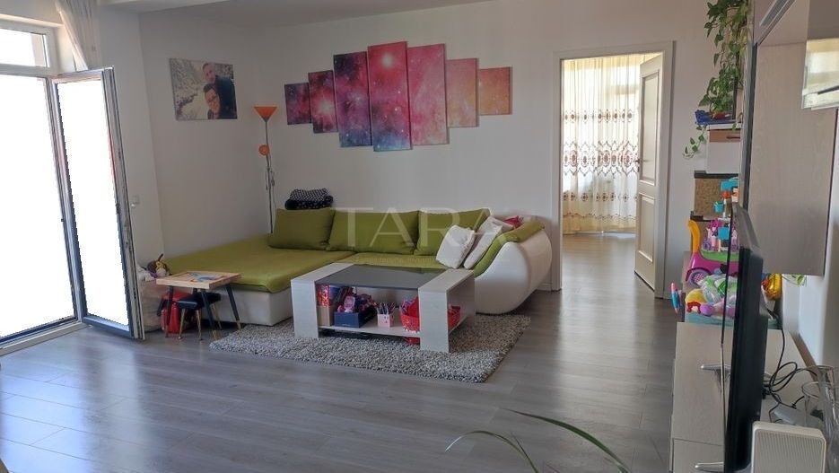 Apartament Spațios cu 2 Camere, 2 Balcoane și Parcare Subterană în Borhanci - Poză 2