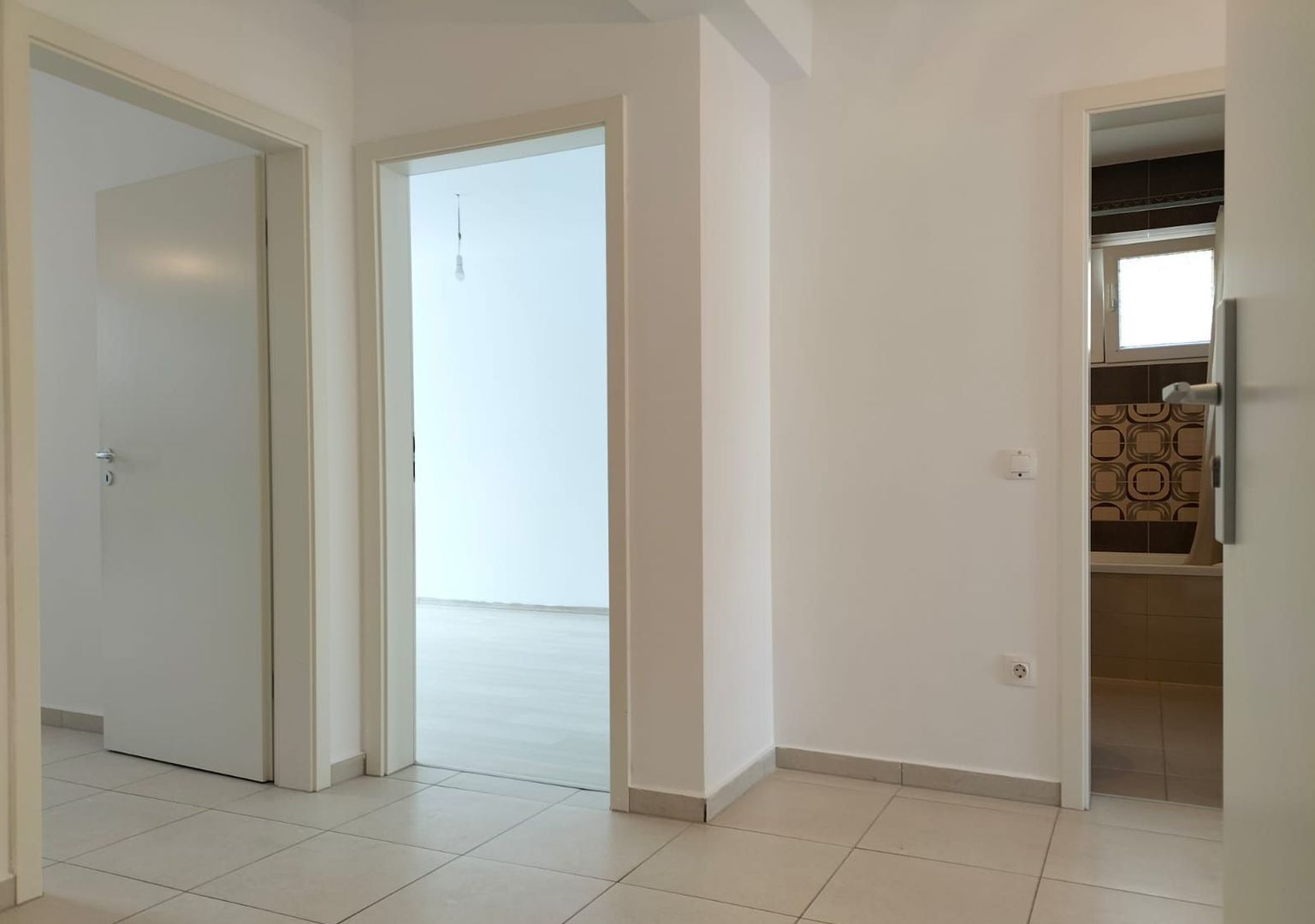 Vindem apartament 3 camere complet renovat cu vedere pe 2 parti - Poză 19