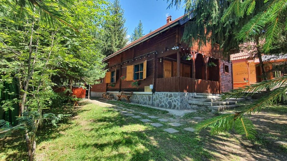 Cabană de vânzare-complet utilată, ideală pentru regim hotelier. - Poză 1