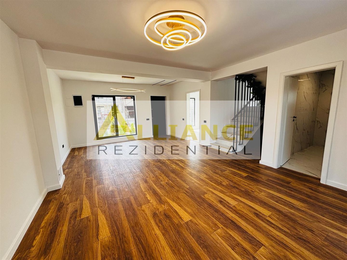 Casa individuală 4 camere - 3 băi  teren 300 mp ! - Poză 2