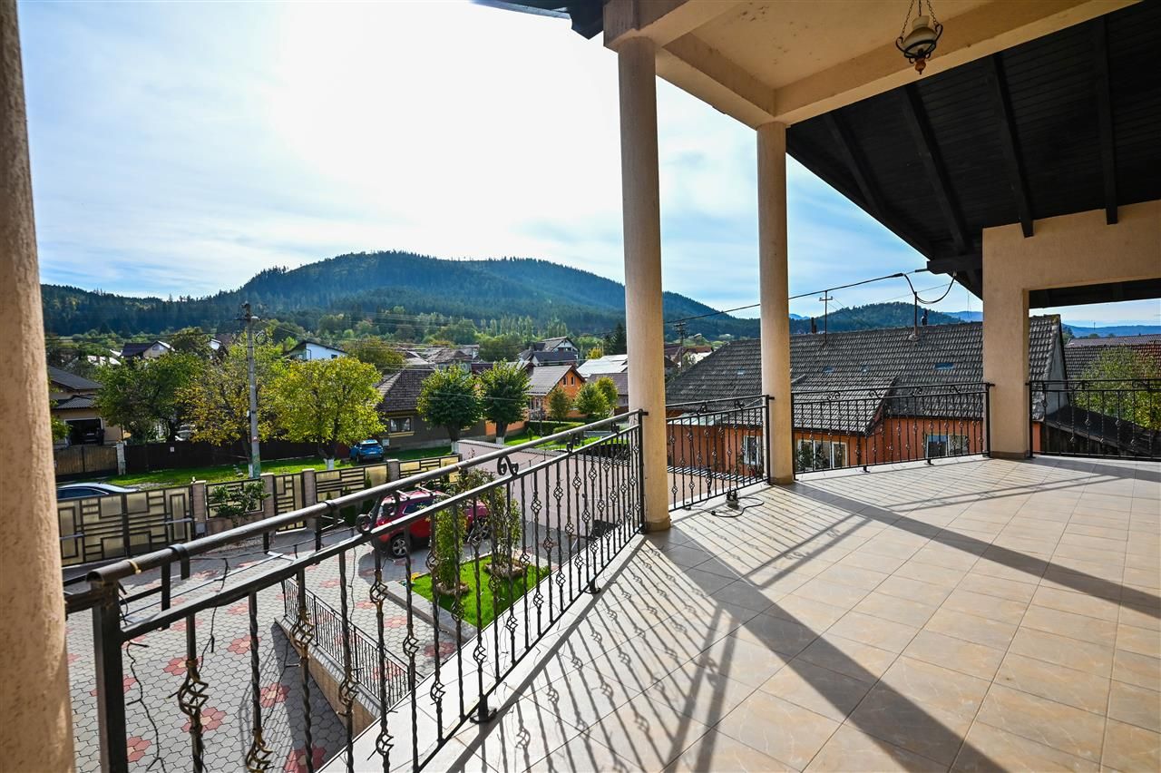 Somptuozitate in stil modern, 2 garaje, 3 terase, totul pe 1.000 mp teren - Poză 31